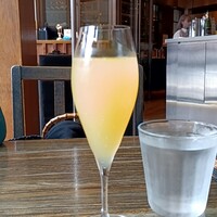 grigio la tavola - 