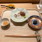 虎白 - 両隣のキャビアとこのこで日本酒一合以上消えた気がする