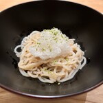 虎白 - 虎白麺はなんと納豆風味です. でもうんまい.