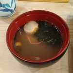 秀寿司 - 吸い物はエビのかしらでいい出汁出てるんです