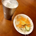 インドネパールレストラン ガネーシャ - セットのドリンクとサラダ