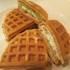 ミヤモトたいやき店 - ワッフルを切ったところ