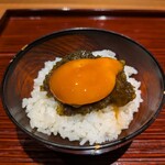 京味 もと井 - 白ごはん+昆布の佃煮+卵黄。
