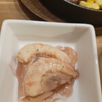 野毛肉バル ニクボシ - お通しのエビと生ハム