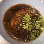 たくたいタイキッチン - 豚足（サービスで頂きました）