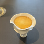 プレゼンテ スギ - ③大地の恵み（ニホンミツバチの蜂蜜、水牛ミルクのババロア）