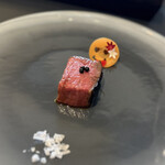 プレゼンテ スギ - ⑰ High ＆ Low ステーキ（アントシカダのコオロギ醤と蜂蜜と山崎12年を塗った八千代黒牛ヒレ）