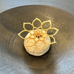 プレゼンテ スギ - ⑥我が家のクリームシチュー（フォアグラのテリーヌ、銚子産新玉葱ソテーと生クリームのエスプーマ、キタアカリのじゃがりこ）