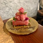 焼肉うしどし - 特選A5黒毛和牛のみで作った豪華肉ケーキ