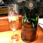 カレーバル・アルディート - スパークリングを１本注文するとこんな感じです。