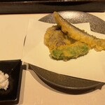 一㐂 - 天ぷら:稚鮎、シシトウ、下は小茄子、久しぶりに食べれて美味しかった。