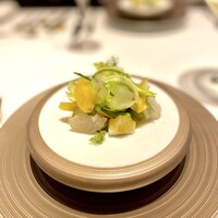 六花 - ②熟成～Matunite
                      ・タンパク質の分解による旨味と食感
                      　萩の赤甘鯛グリーンアスパラガス 本唐墨