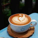 ペチカスケマサコーヒー - フラットホワイト（800円） スイーツセット割（－100円）