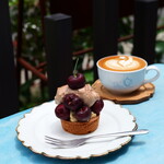 ペチカスケマサコーヒー - アメチェタルト（820円） フラットホワイト（800円） スイーツセット割（－100円）