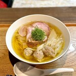らぁ麺 紫陽花 - 白醤油わんたん麺