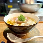らぁ麺 紫陽花 - 白醤油わんたん麺