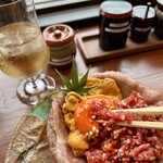 肉の隠れ家 おあがり 嵐山本店 - 卵黄を絡めて