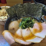 ラーメン 末廣家 - チャーシューメン(MEGA味付玉子)