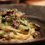 KYuNii - 料理、鮎と赤紫蘇のパスタ