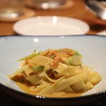 KYuNii - 料理、ウニとアスパラのパスタ