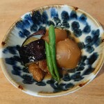 手打蕎麦 まるやま - お通し　じゃがいもの煮物