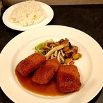 ベリーココ - 定番海老カツランチ、フルーツ盛り合わせとサラダと珈琲紅茶付き。