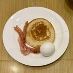 Taste - パンケーキ、ベーコン、ゆで卵