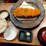 かつ政 - ロースカツ定食(中)