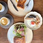 ETRA - 追加したソーセージ ( ハーブとイカスミ )が正解◎