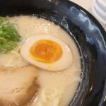 はま寿司 - 味玉1/2