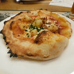 鎌倉パスタ - ジャーマンポテトのトマトピザ