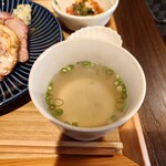 江戸堀 焼豚食堂 - スープ付き。
