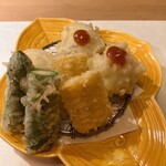 ひろ作 - 初夏の天ぷら盛り合わせさんでーす。②