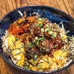 MUNYA - クジラ肉丼