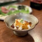 どぜう・四季料理 やぶや - 生湯葉（¥630税込）
      京都で修行した大将、湯葉の扱いはお手のもの。ジュレとわさびで頂きます♪
      う〜ん、さっぱりして優しくて上品♪(*´༥`*)ｳﾏ~
