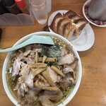 やひこ - チャーシュー麺（大盛、アブラ）、餃子