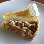 カフェ 金澤園 - タルトセット(1500円)のクルミのタルトとチーズのタルト