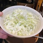 とりや なんじゃこりゃ - ふわふわな千切りキャベツ  ( *´꒫`)美味しかった