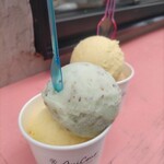 アミ コーノ - ウエメセ。奥の下はセイロン紅茶