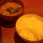山本のハンバーグ - セットのご飯と味噌汁