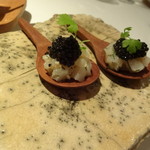 メゾン・ド・タカ芦屋 - 前菜3のおまけ　帆立のタルタルとキャビア