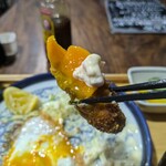 ナカガワ☆スエ食堂 - イノシシフライに黄身とタルタルをのせて！