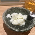 煮干しNoodles Nibo Nibo Cino - サービスひとくちデザート　ヨーグルトアイス