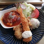 気まぐれキッチン - サラダやポテサラも付いてボリューム有りました(^^)