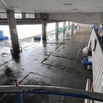氷見 魚市場食堂 - 階下は漁港です！
