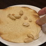 306069515 - お通しの豆せんべい