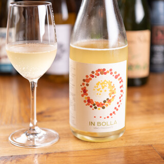 生産者の想いが活きた自然派ワインを豊富に取りそろえております