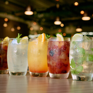 イタリア産を中心とした豊富なワインや、色鮮やかなカクテル