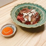 銀座 際際 - すき焼き割烹日山の黒毛和牛すき焼き　卵黄添え