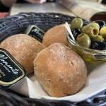 Maximiliaan van Oostenrijk - パンオリーブ、お通し？